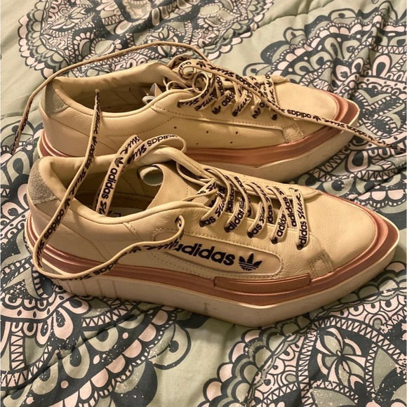 Cream and Rose casual Adidas shoes. Limited editions only worn once. - Picture 4 of 5